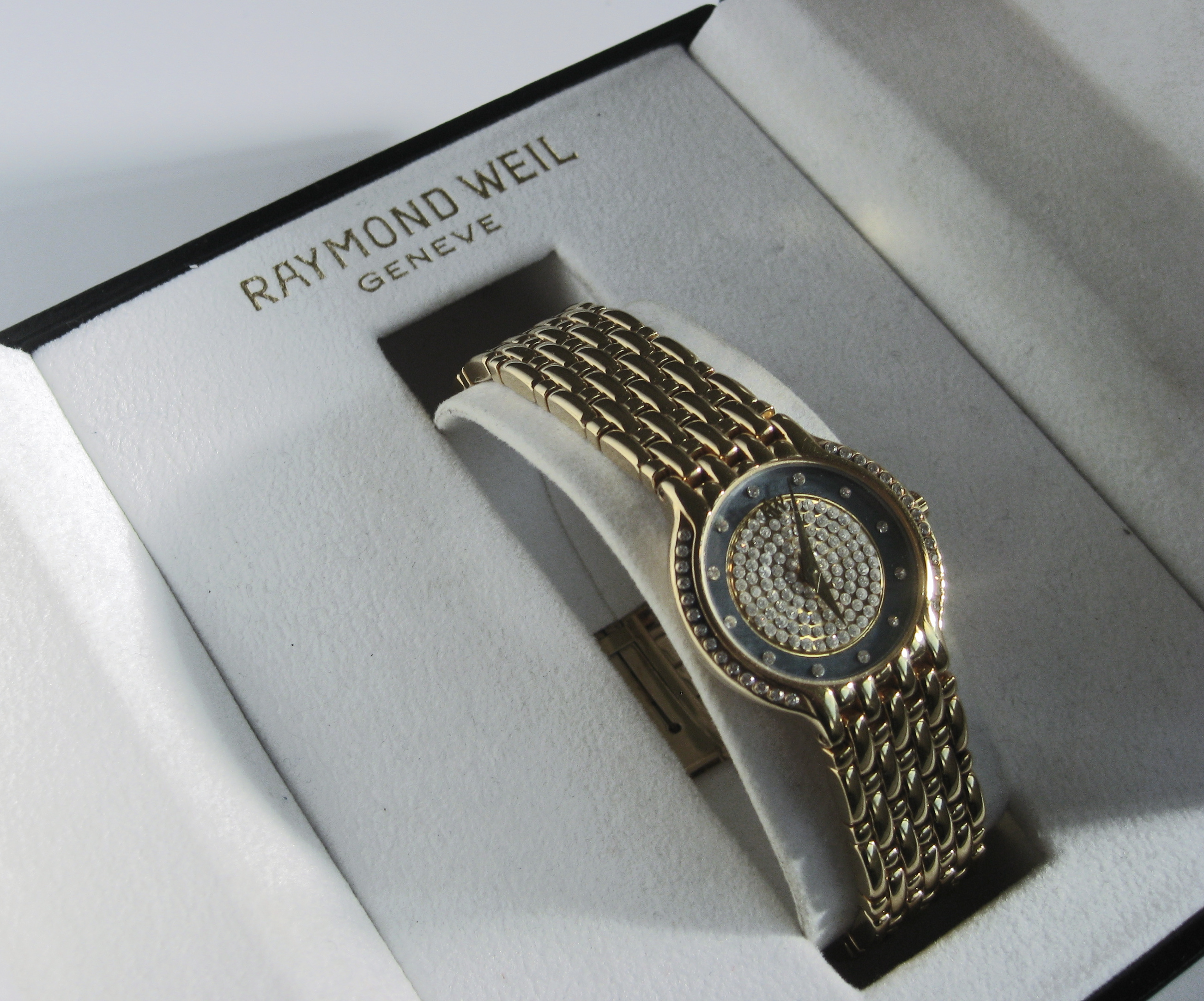 Watches - VINTAGE Raymond Weil Quartz lady's bracelet watch