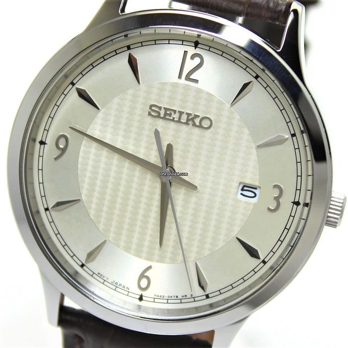 Seiko Mens Classic Analogue Quartz Watch with Leather Strap